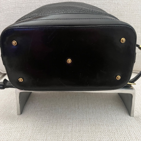 Dooney Bourke Bucket handbag and matching Wallet - Picture 3 of 15